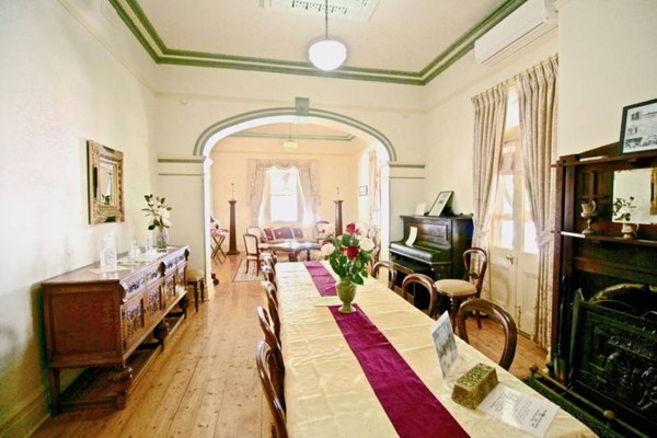 Hoover House / Accommodation - Formal Dining Room