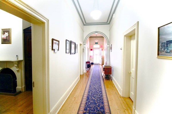 Hoover House / Accommodation - Entryway